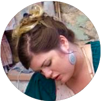 A round headshot of Kel Darling